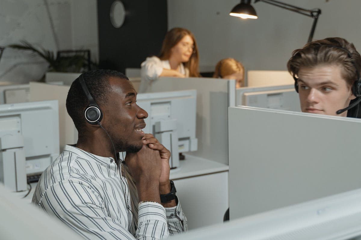 Customer Support Tools for Teams Under 5 People (Ranked)